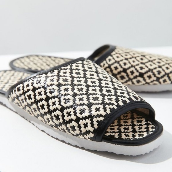 Urban Outfitters Shoes - Urban Outfitters Woven Slide Sandal - Medium NWOT